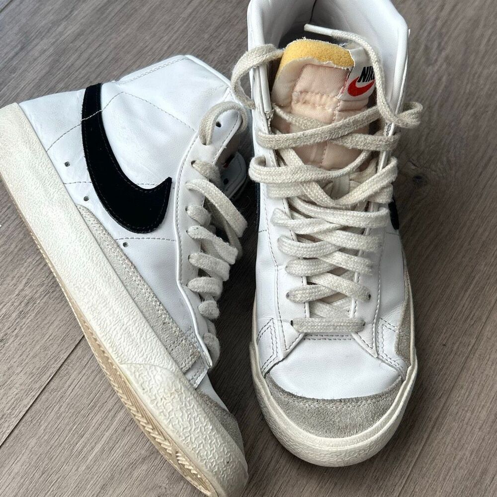 Nike Blazer Mid '77 Women's- Size 7 White/ Black  Blazer